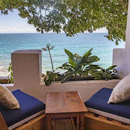 Njaya Lodge Nkhata Bay Екстериор снимка