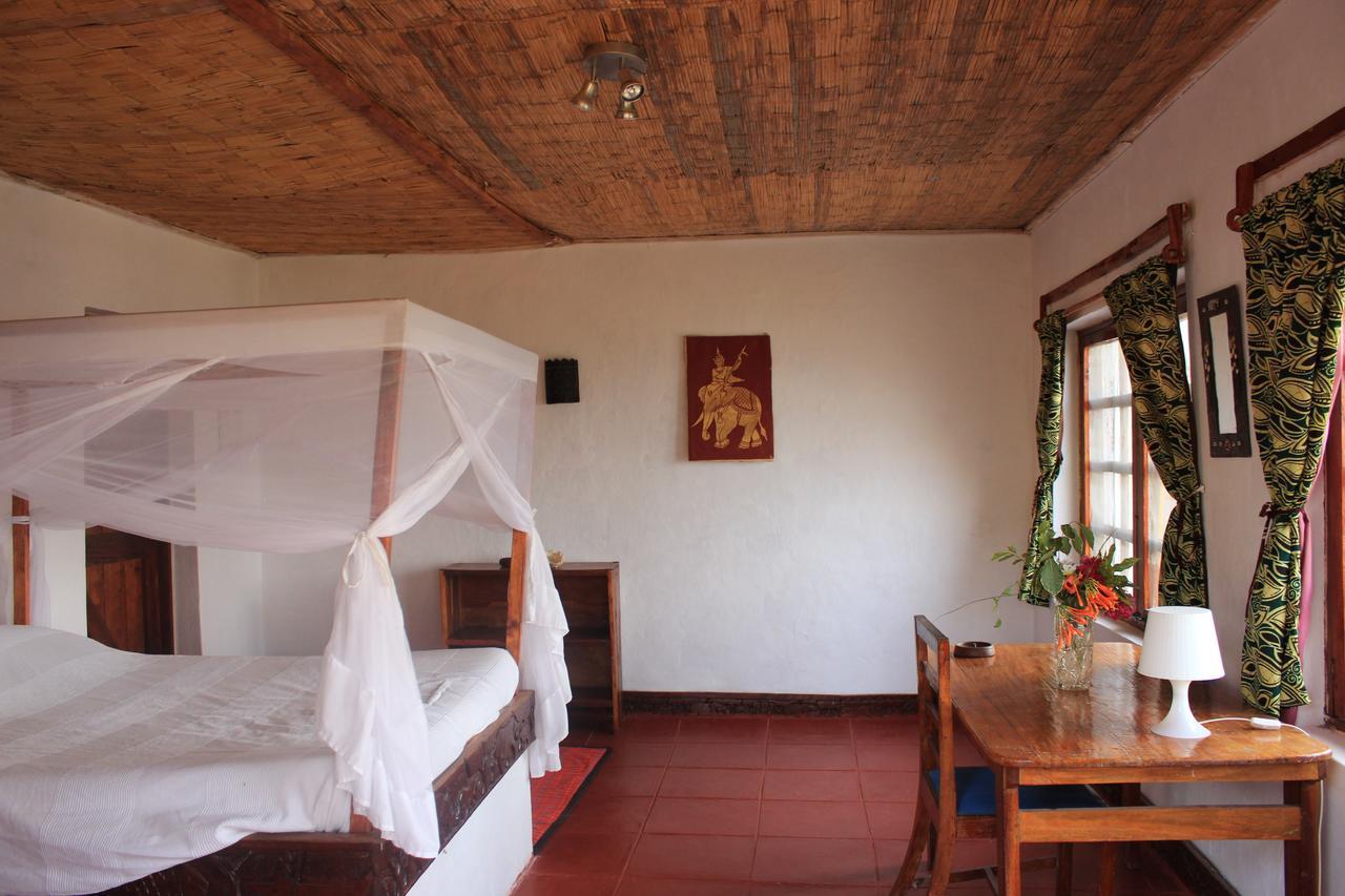 Njaya Lodge Nkhata Bay Екстериор снимка