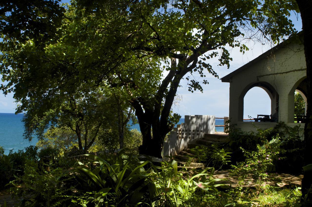 Njaya Lodge Nkhata Bay Екстериор снимка