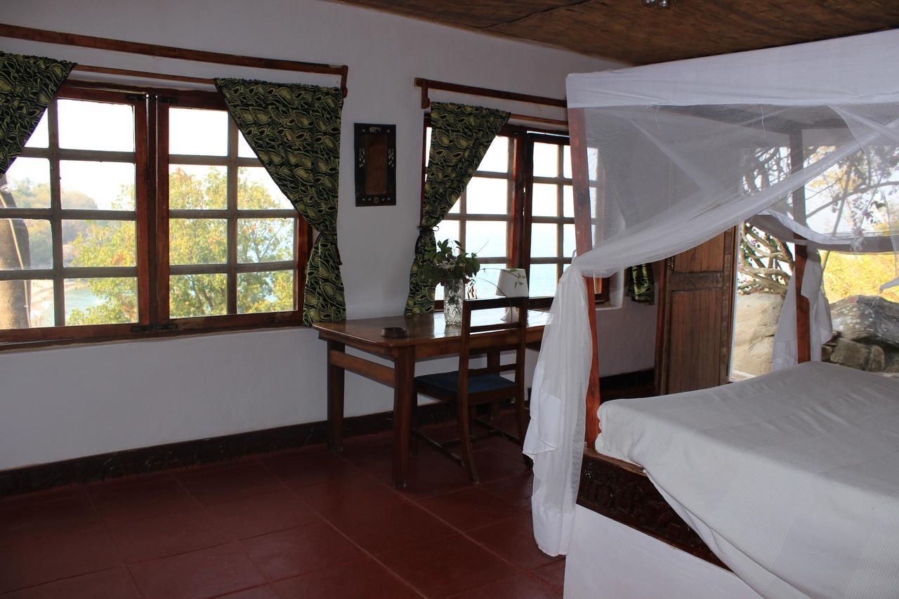 Njaya Lodge Nkhata Bay Екстериор снимка
