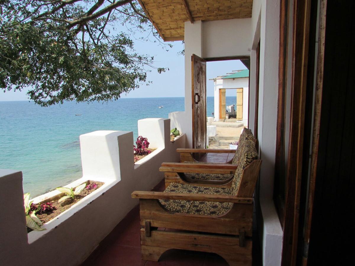 Njaya Lodge Nkhata Bay Екстериор снимка