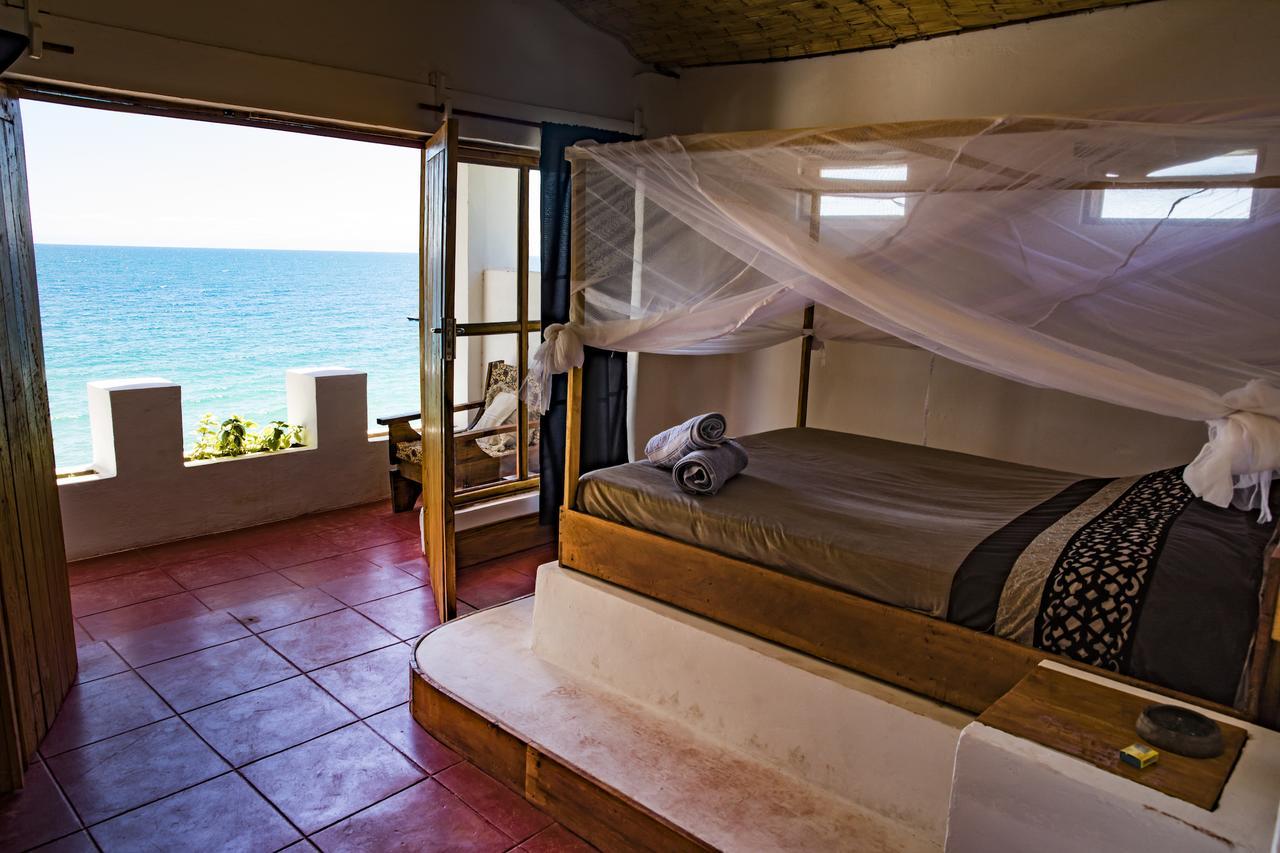 Njaya Lodge Nkhata Bay Екстериор снимка
