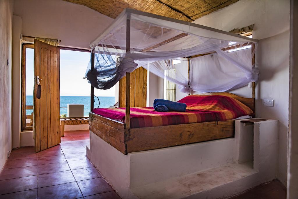 Njaya Lodge Nkhata Bay Екстериор снимка