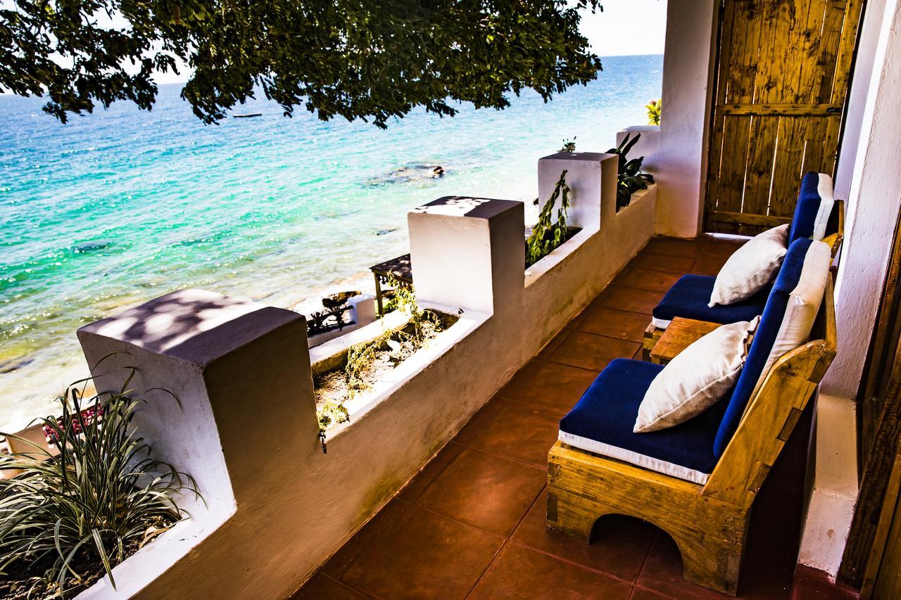 Njaya Lodge Nkhata Bay Екстериор снимка